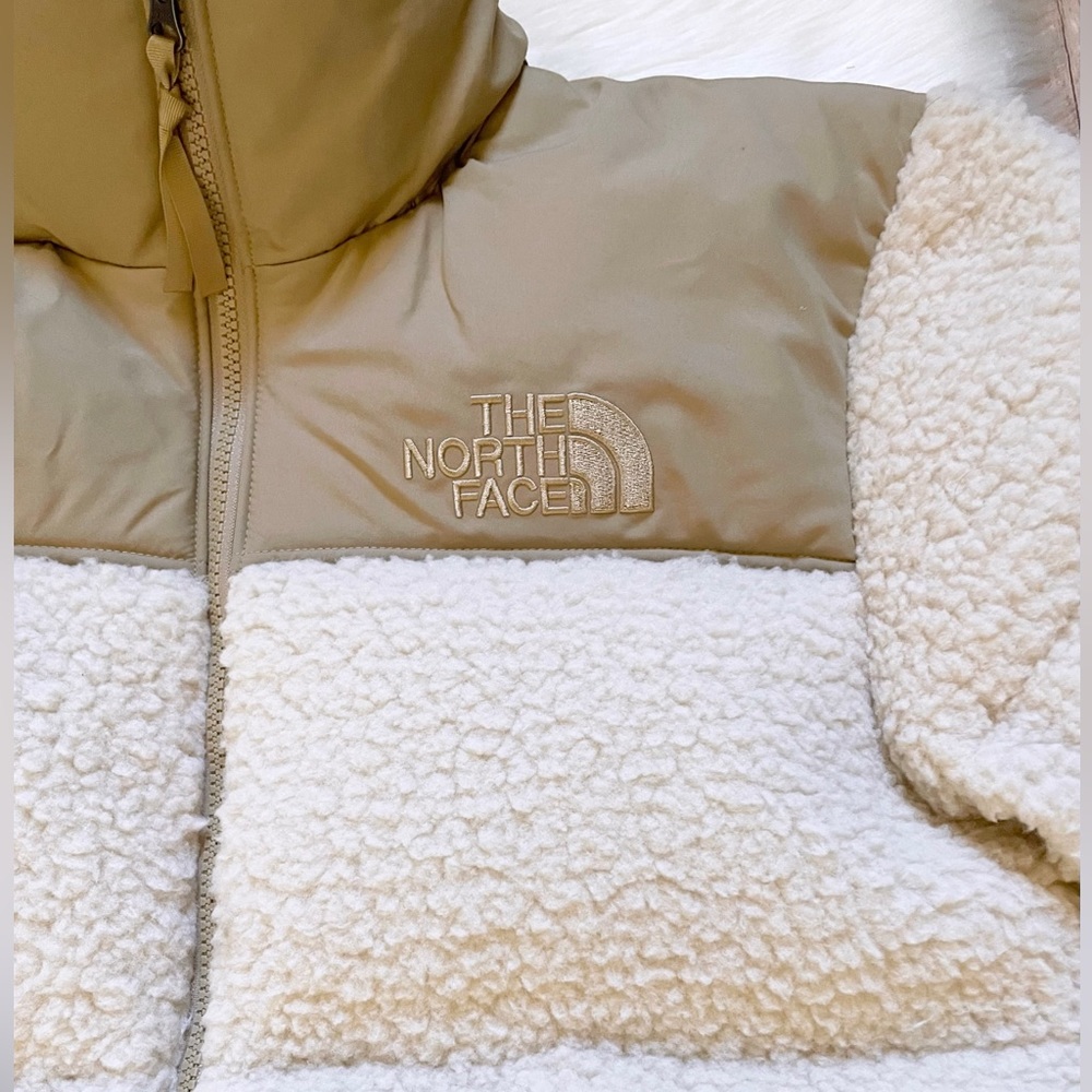 The North Face Sherpa Nuptse Jacket - Picture 4 of 12